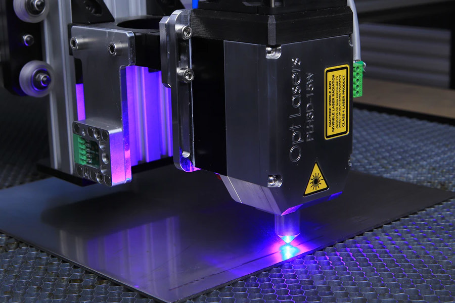 印刷包裝使(shǐ)用成熟工藝(yì)手段，對商品(pǐn)進行美化裝(zhuāng)飾設計。