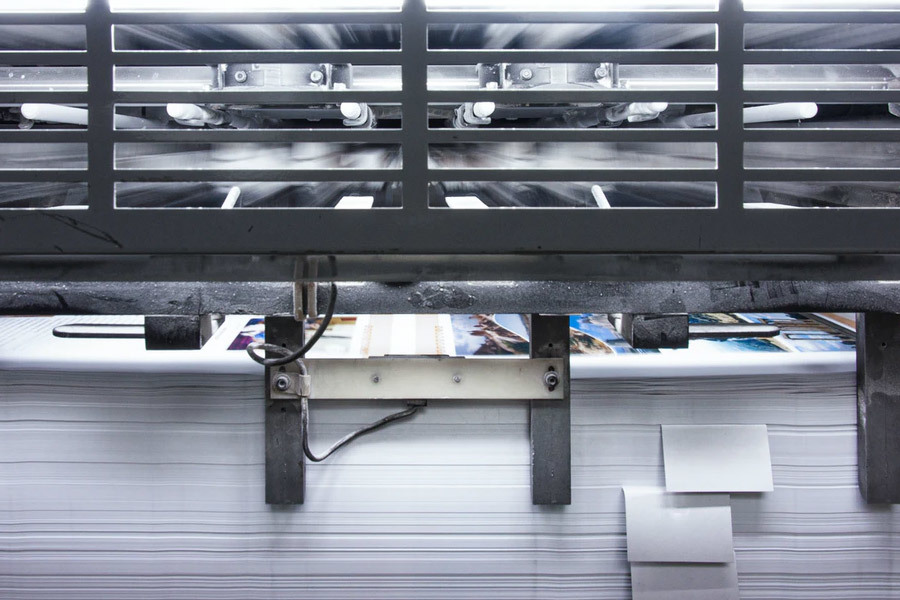 選畫冊(ce)不能急，看看(kàn)畫冊印刷的(de)質量如何！